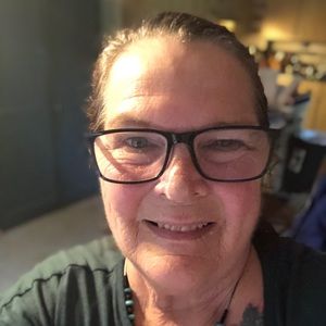 Meet your Posher, Bee